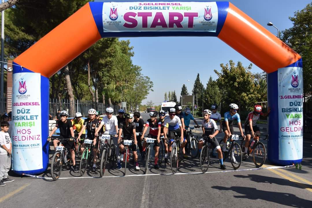 Resmi Bayram Kutlaması Balon Süslemesi